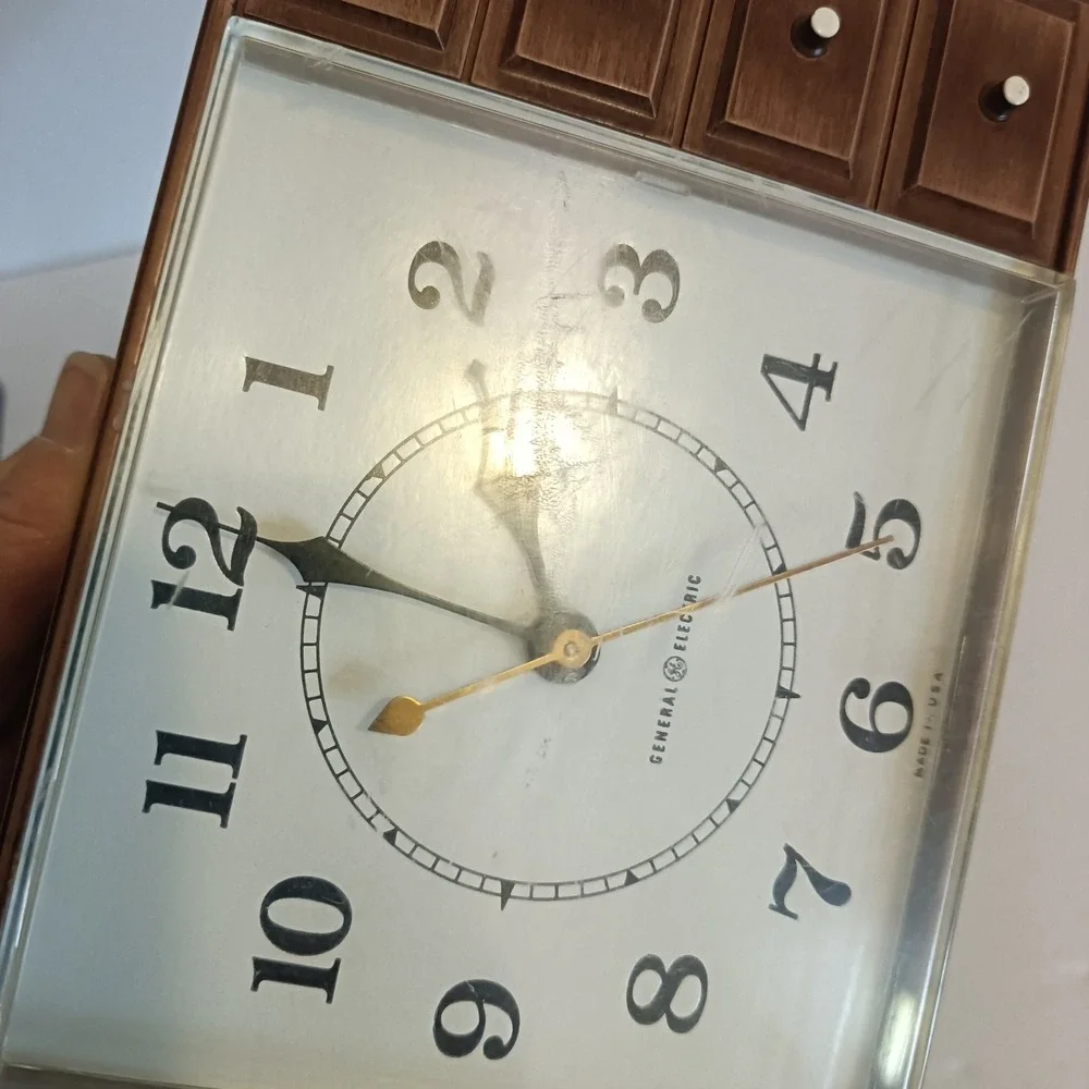 Vtg GE Hanging Electric‎ Wall Clock Model #2129 Chest of Drawers, Tested Works